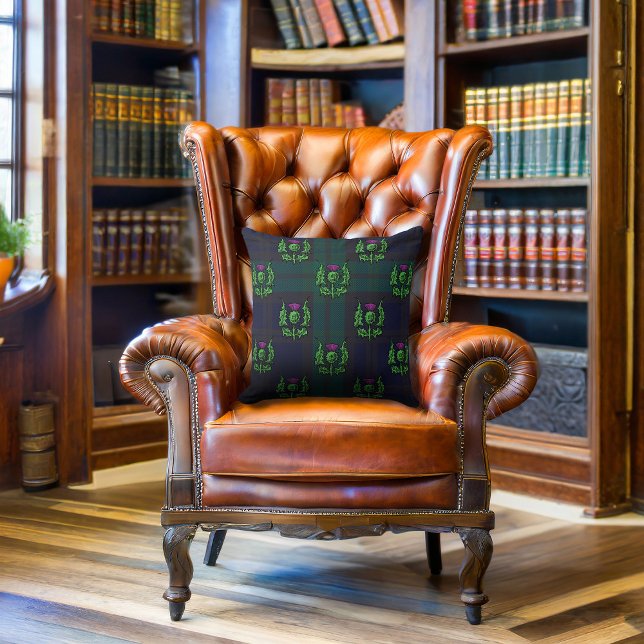 Scottish Thistle på Mörk Tartan Anpassningsbar Mon Kudde (Skapare uppladdad)