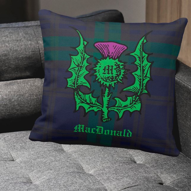 Scottish Thistle på Mörk Tartan Custom Name Kudde (Skapare uppladdad)