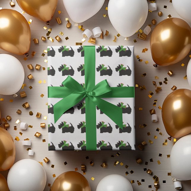 Scotty Hund och Tartan God jul Presentpapper (Jaunty Scottie's in holiday scarves parade across this fun gift wrap.)