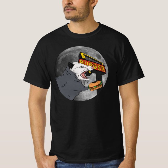 Screaming Opossum Eating Front the Måne T Shirt (Framsida)