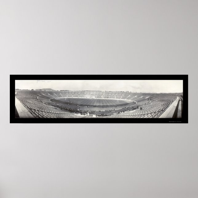 Scrimmage at Yale Bowl Photo 1914 Poster (Framsidan)