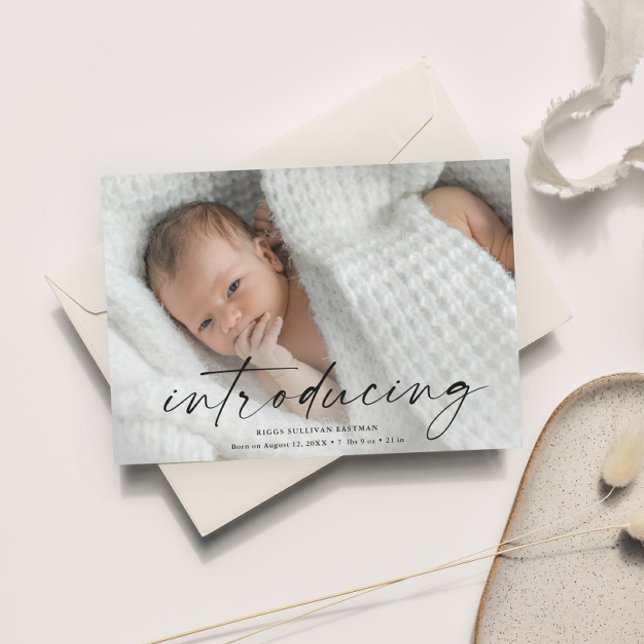 Script som presenterar babyfoto tack magnetisk inbjudningskort (Skapare uppladdad)