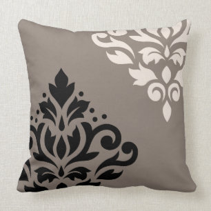 Scroll Damask Art I Svart & Kräm på Taupe Kudde
