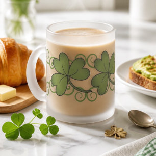 Scroll & Shamrock Frostad Glasmugg