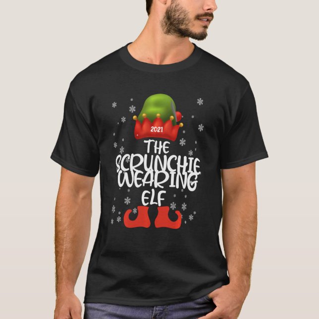 Scrunchie Wearing Elf Family Matching Christma T Shirt (Framsida)