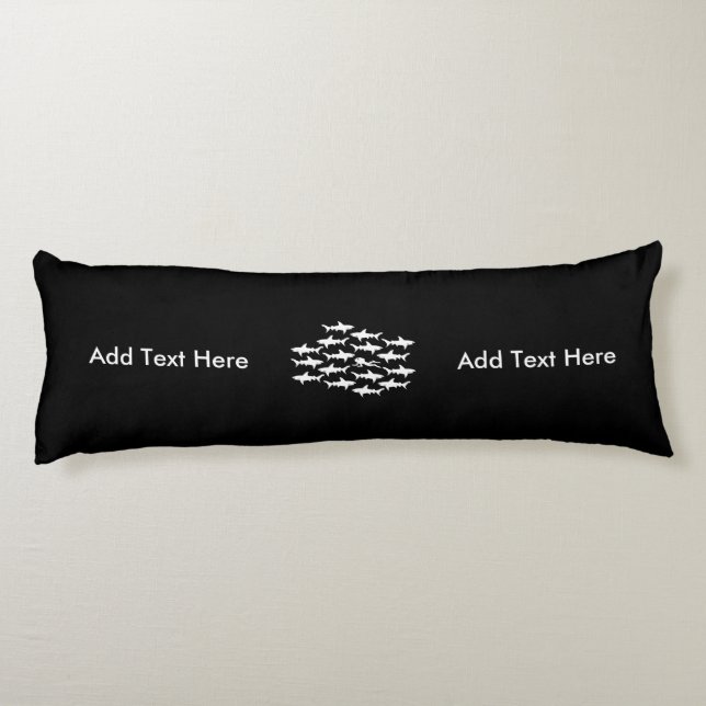 Scubadykaresimning med en skola av hajar kroppskudde (Baksidan)