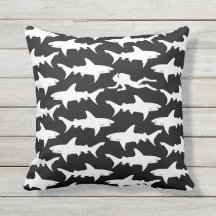 Scubadykaresimning med skolar av hajar