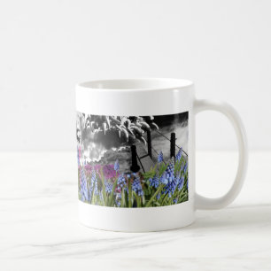 Se färg i en svartvit värld kaffemugg