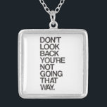 Se inte baksida som du inte går ditåt silverpläterat halsband<br><div class="desc">Se inte tillbaka… dig går inte ditåt.  Klok ord sannerligen!  Ett underbart motivational citationstecken och en inspirera slogan som håller sig yourself tittar framåtriktat till framtiden,  ganska än boning i förflutnan.</div>