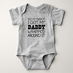 Se mitt finger? Jag fick min pappa slågen in runt Tee