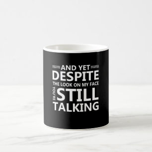 Se på ansikte som du talar roligt ordstäv kaffemugg