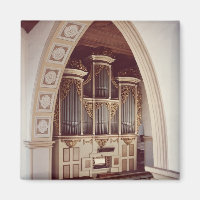 Se på organet i kyrkan i Rotha