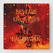 Se upp för Halloweenfladdermusens siluett mot eldg