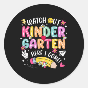 Se upp förskolor här kommer jag Kinder tillbaka ti Runt Klistermärke