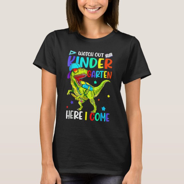 Se upp Kindergarten här i Kom Dinosaurs bak T Shirt (Framsida)