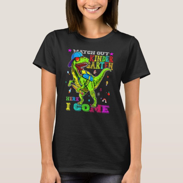Se upp Kindergarten här i Kom Dinosaurs bak T Shirt (Framsida)
