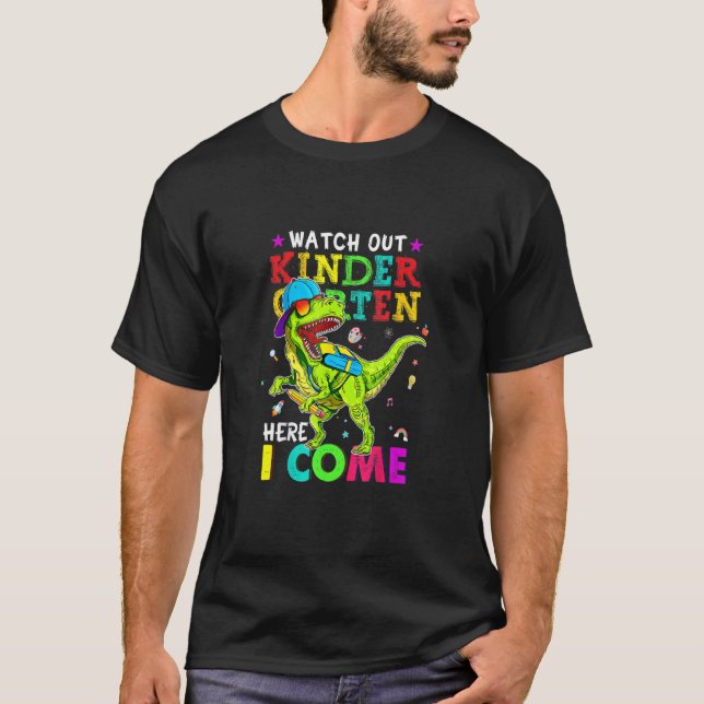 Se upp Kindergarten här i Kom Dinosaurs bak T Shirt (Framsida)