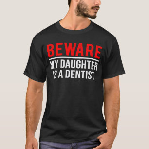Se upp Min dotter är en tandläkare Rolig tandhygie T Shirt