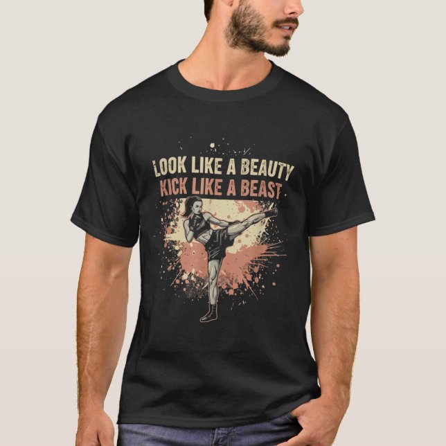 Se ut som skönhet sparka som kickboxning kickboxar t shirt (Framsida)