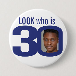 Se vem som är 30 fotomarinblå vita 30års födelseda knapp