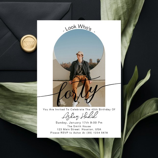 Se vem som är 40 Modern Simple 40:e födelsedagen P Inbjudningar (Skapare uppladdad)