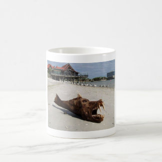 Sea Monster Mugg av Juan Cabana