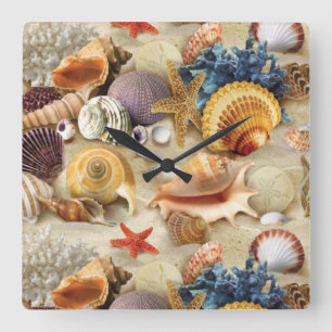 Sea shells on beach fyrkantig klocka