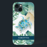 Sea Turtle Beachy Anpassningsbar Phone Case<br><div class="desc">Den här anpassningsbarna har en havssköldpadda med vattenfärg,  kustnära och tropiska monstera handflatan löv. Anpassa med ditt namn i vitt över en marin blå bakgrund. Bild och design av Victoria Grigaliunas. För att se fler fall av sjö- och näsliv som t.ex.</div>