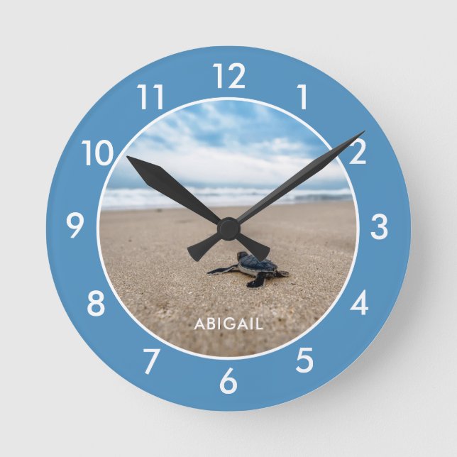 Sea Turtle on Beach Anpassningsbar Round Clock Rund Klocka (Framsida)