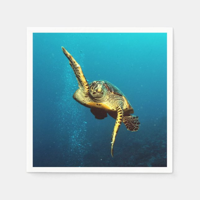 Sea Turtle Swimming Underwater Pappersservett (Framsidan)
