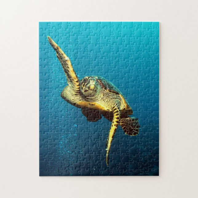 Sea Turtle Swimming Underwater Pussel (Vertikal)