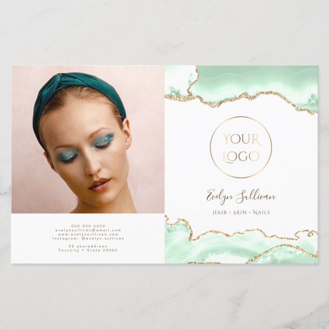 Seafoam-grönten agerar bifold brochure (Framsida)