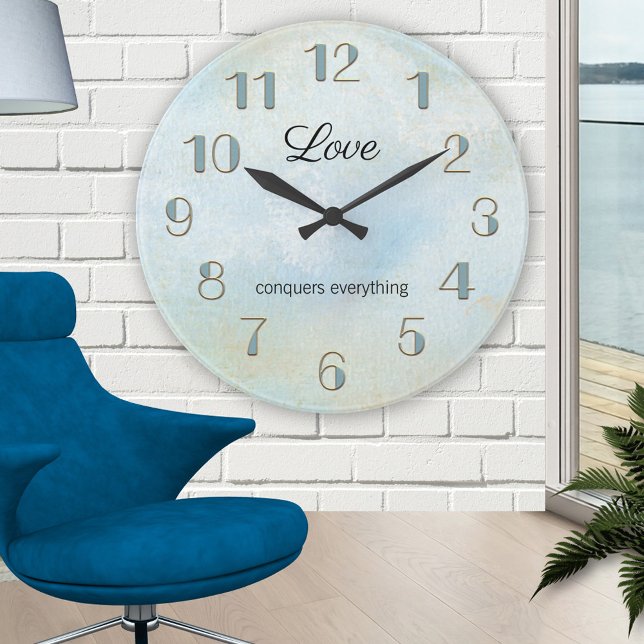 Seafoam Konstbock Kärlek Rund Klocka (Wall clock featuring an artistic painted seafoam colored design with gold teal numbers)