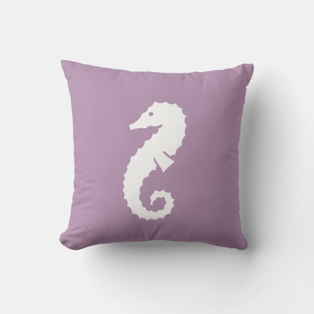 SEAHORSE WHITE on LAVENDER blue vid kudde (Framsida)