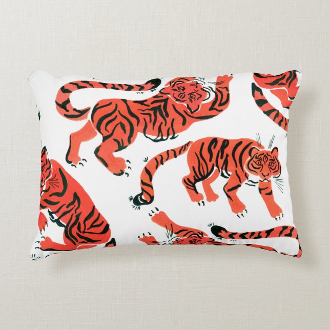 Seamless pattern with painted in gouache tigers in prydnadskudde (Framsidan)