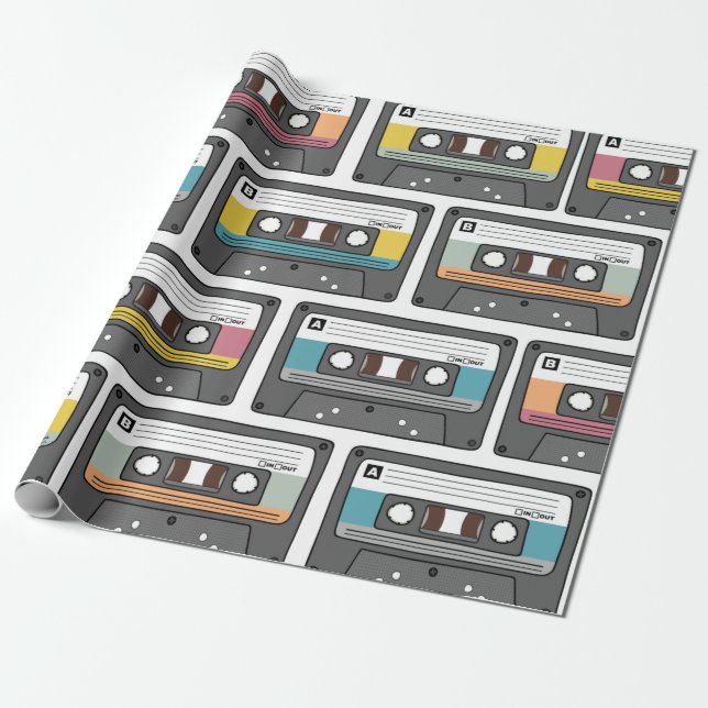 Seamless pattern with retro cassette tapes in dood presentpapper (Utrullad)