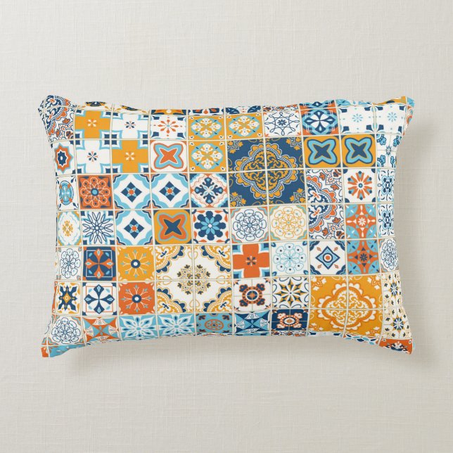 Seamless pattern with with Portuguese tiles. illus Prydnadskudde (Framsidan)