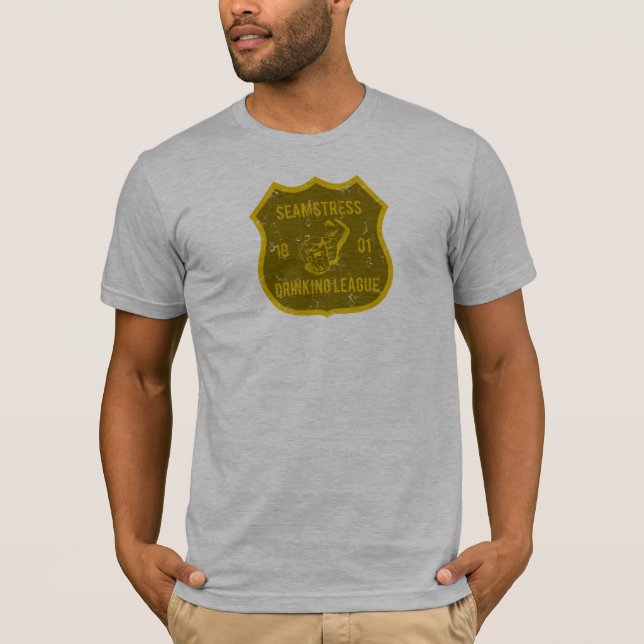 Seamstress som dricker ligan tee shirt (Framsida)