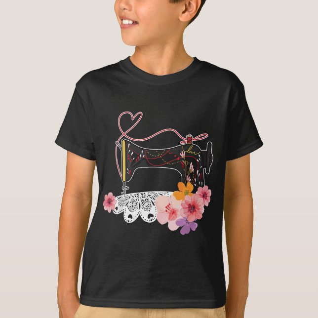 Seamstress Tailor Sew Gift Women i Maskin T Shirt (Framsida)
