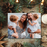 Seas & Hälsning Family Florida Beach Photo Helg Vykort<br><div class="desc">Skicka soligt helgdag till vårt foto-vykort för Seas & Hälsning-familjen! Perfekt för familjer som kärlek på strandlivet är det här vykortet designat för att visa ditt favoritfoto från Florida vid sidan av ett lekfullt "Seas & Hälsning"-meddelande. Med sitt brinnande kustlevande vibe är detta vykort ett varmt och festligt sätt att...</div>