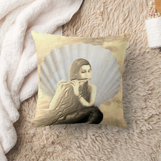 Seashell and Woman Playing Flute Throw Pillow Kudde (Filt)