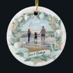 Seashell Beach Tropical WAN MED Photo Julgransprydnad Keramik<br><div class="desc">Vackra tropiska utandningsegendeornament för stranden med segelceller,  stjärnfisk och sanddollar. Lägg till ett favoritfoto för helgdag eller familjen och redigera texten som du vill.</div>