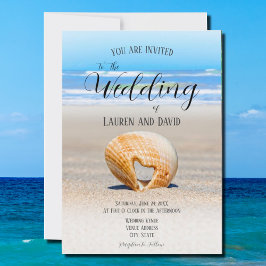 Seashell med Heart på sand vid Beach, Bröllop Inbjudningar