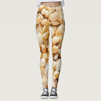 Seashell texturerade sommarstrandbakgrund. leggings