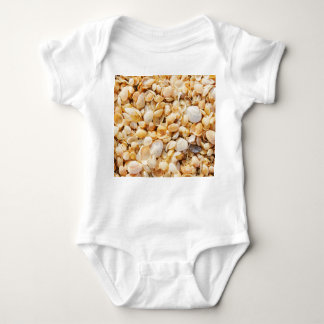 Seashell texturerade sommarstrandbakgrund. t shirt