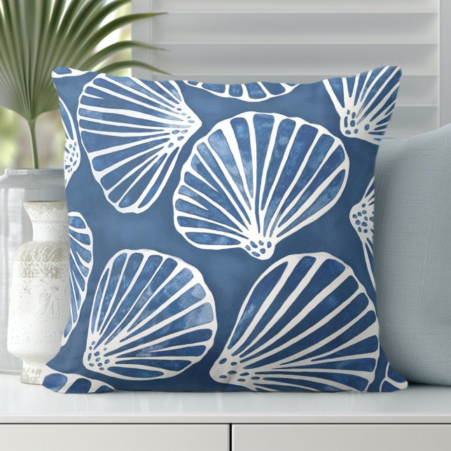 Seashells Blue White Kudde (Discover Gorgeous Coastal Throw Pillows by Totally Coast.)