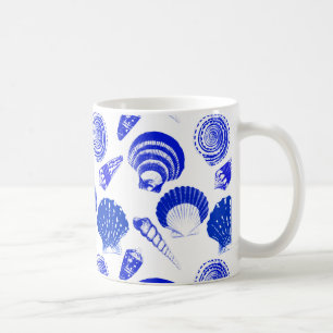 Seashells - koboltblå på vit bakgrund kaffemugg