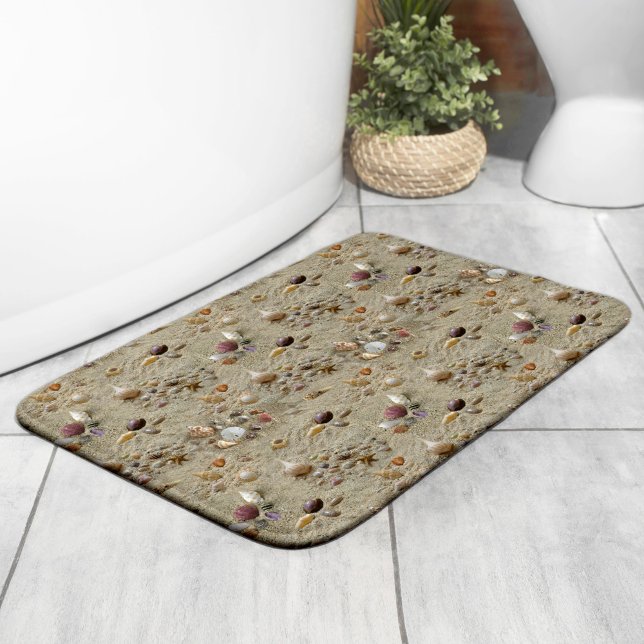 Seashells Nestled i Beach Sand Badrumsmatta (Skapare uppladdad)