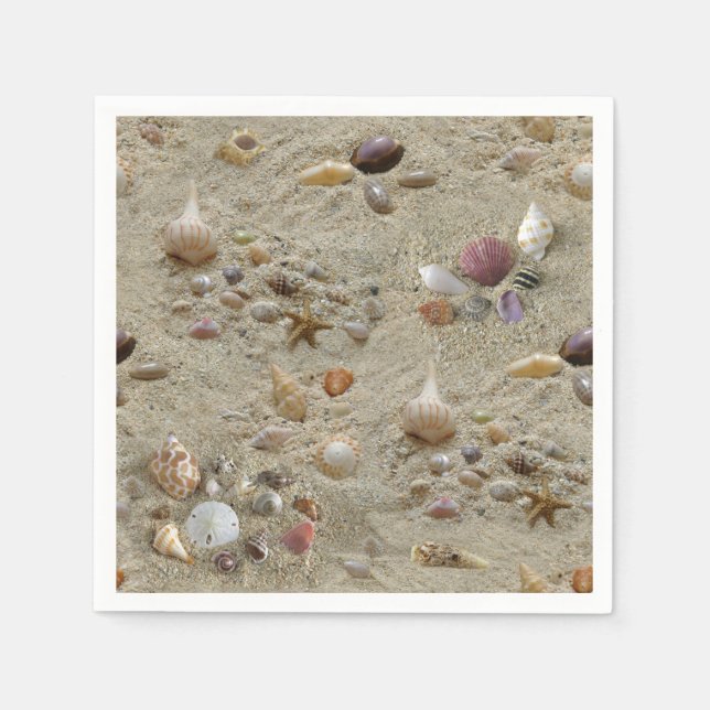 Seashells Nestled i Beach Sand Pappersservett (Framsidan)