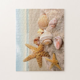 Seashells på ett vitt sandstrandpussel pussel